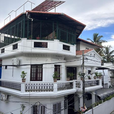 Beza Homestay Kochi Luaran gambar
